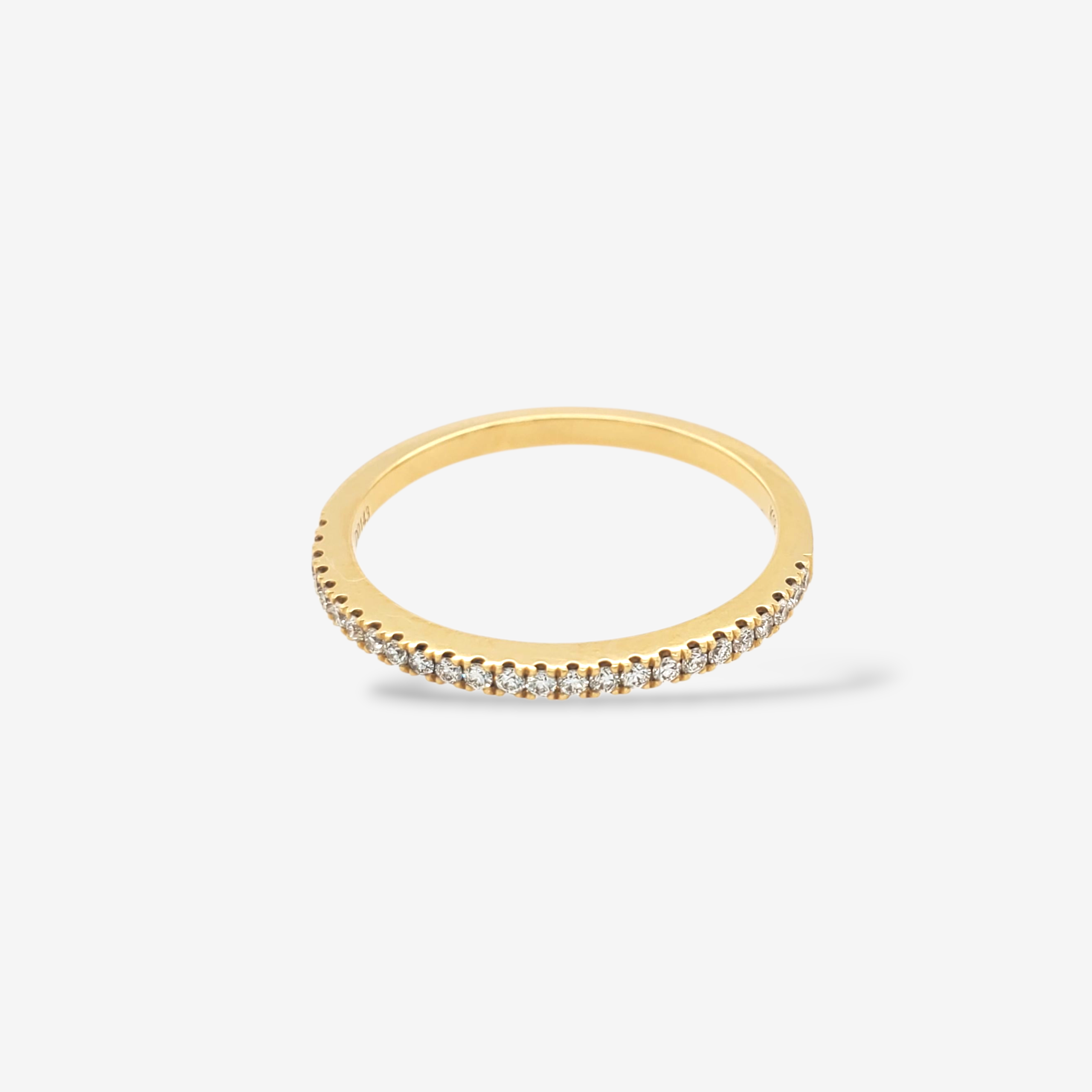 Anillo (1.5 mm) Cintillo Churumbela c/ Diamantes Naturales Pave (0.15 Ct) - Oro Amarillo 18Kts