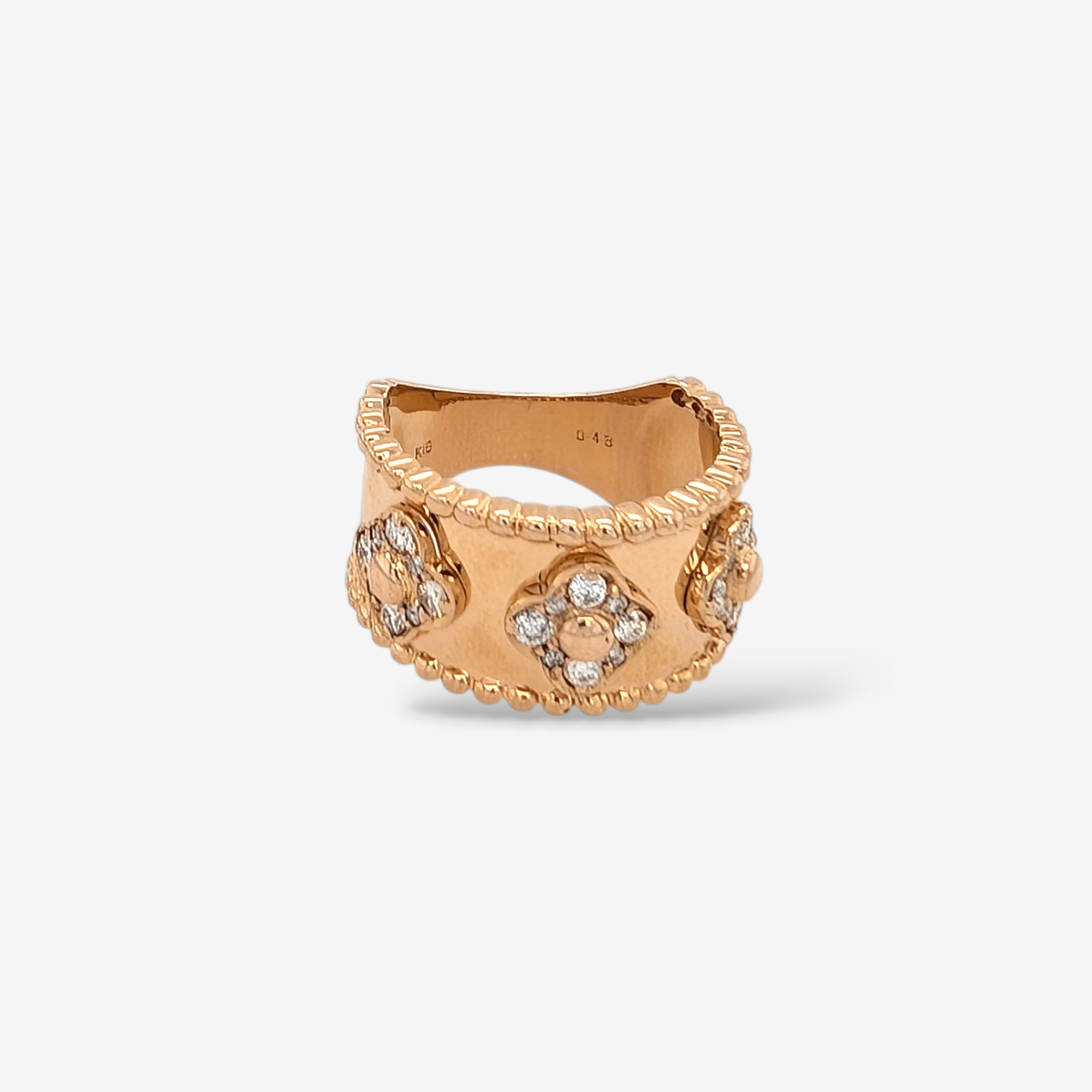 Anillo (11.5 mm) c/ Tres Treboles de Diamantes Borde Pespunteado - Oro Rosado 18Kts