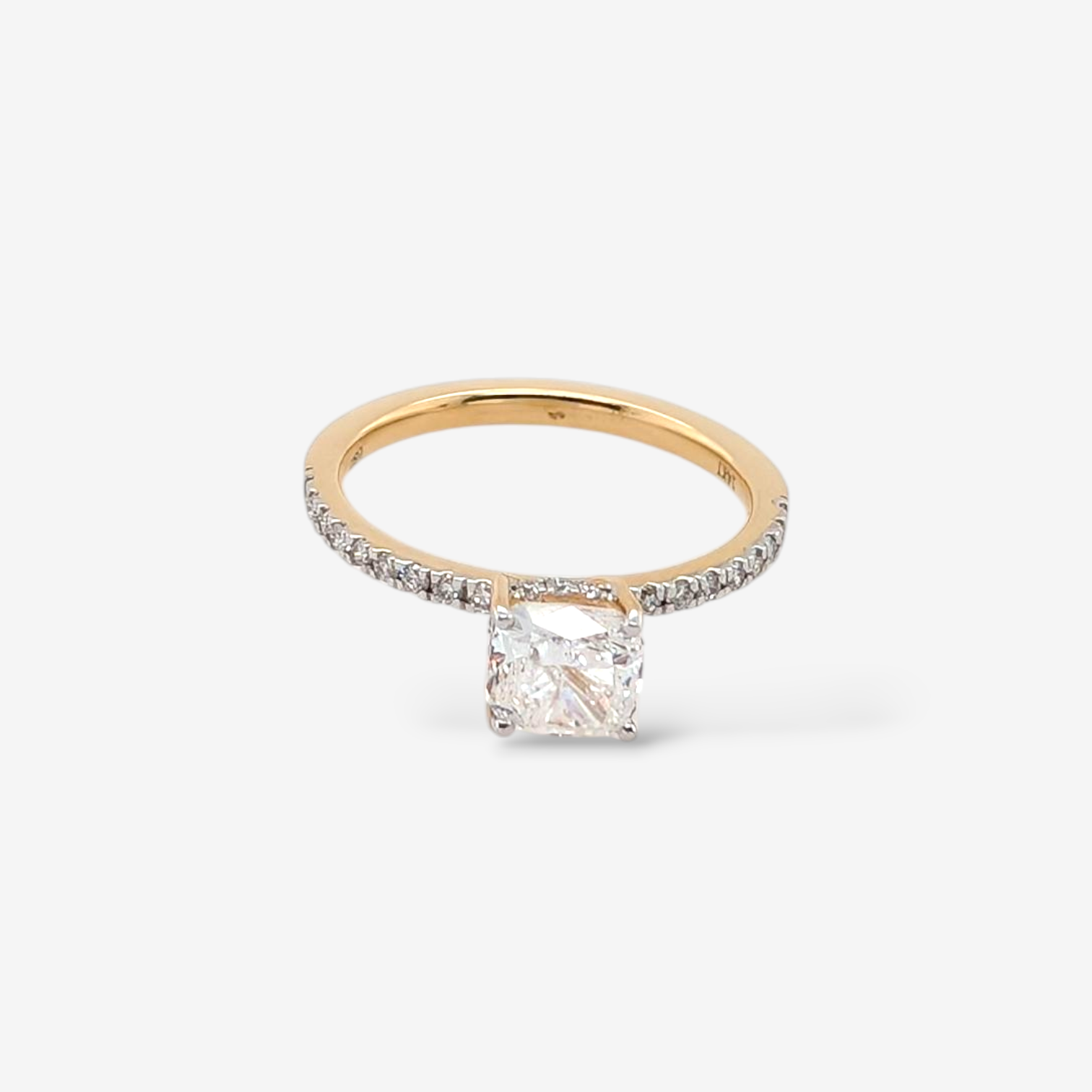 Anillo (1.90 mm) Compromiso c/ Diamante Labgrown Cushion (1.25 Ct) c/ Aro & Cesta Diamantes - Oro Amarillo 14Kts