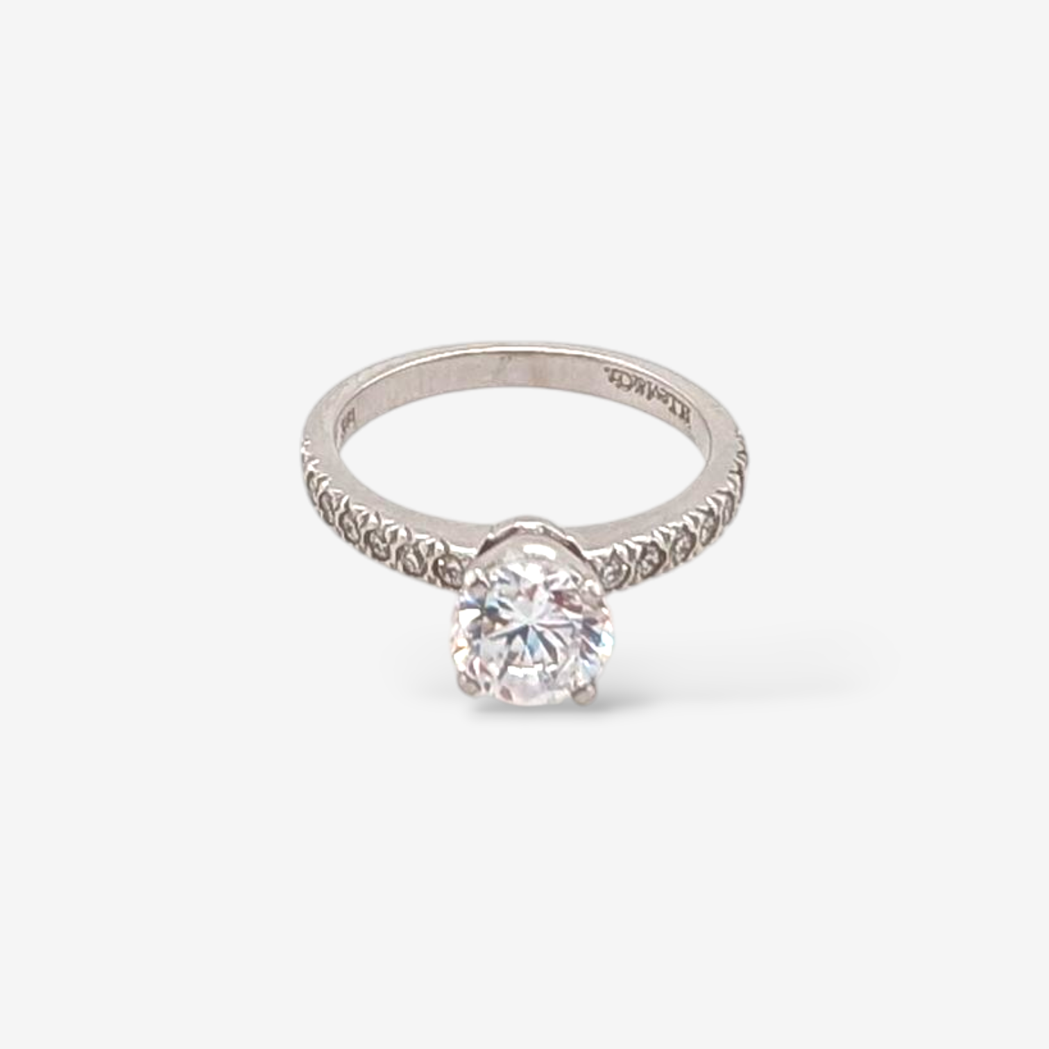 Anillo Compromiso Aro Diamantes Pave (0.16 Ct) & Zircon Redondo Central (6.5 mm) - Oro Blanco 18Kts