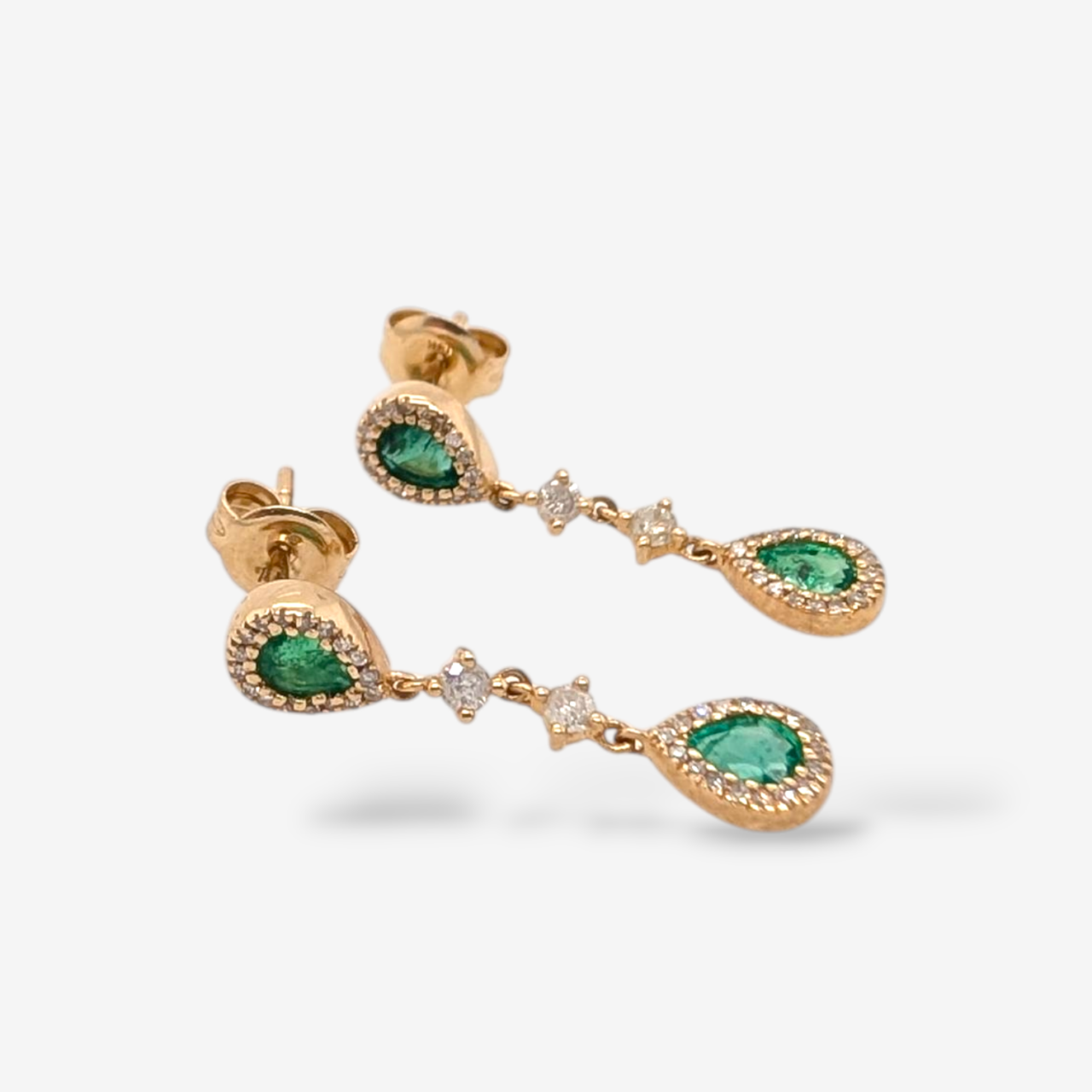 Zarcillos (0.69 Ct) Post Doble Gota Esmeraldas c/ Halo de Diamantes Pave (25 mm) - Oro Amarillo 14Kts