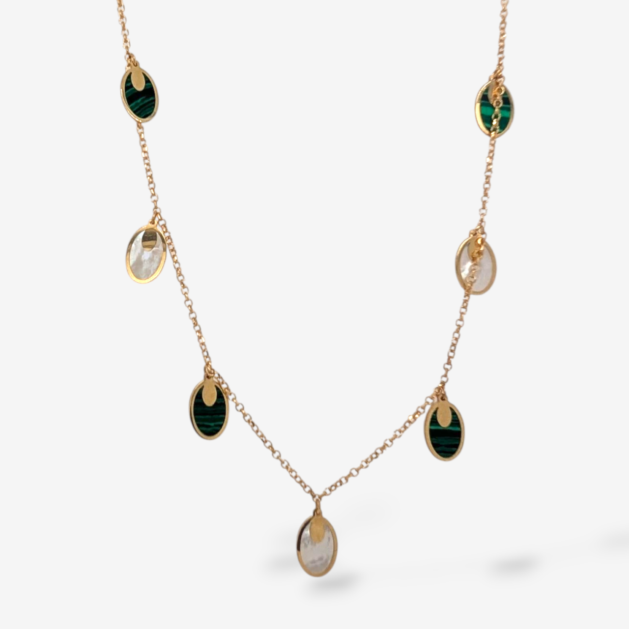 Cadena (40 cm) Cable Fina c/ Ovalos Malaquita & Nacar c/ Cierre Lobster  - Oro Amarillo 18Kts