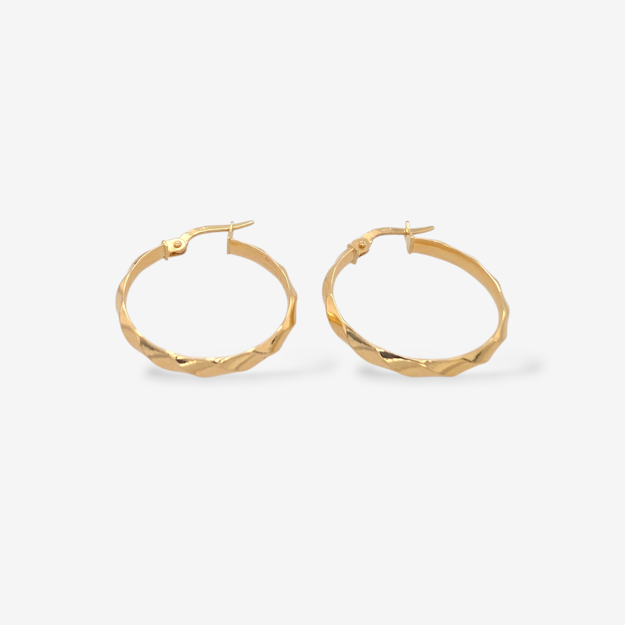 Zarcillos (23 mm) Argollas Media Cana Twist (3.1 mm) - Oro Amarillo 18Kts