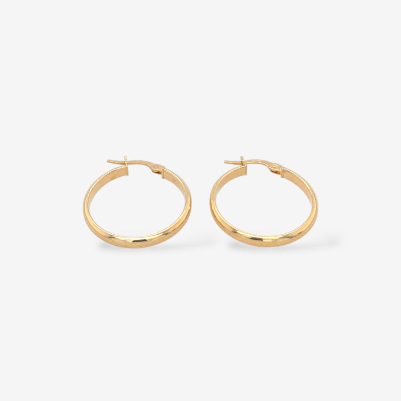 Zarcillos (23 mm) Argollas Media Cana c/ Textura (2.9 mm) - Oro Amarillo 18Kts