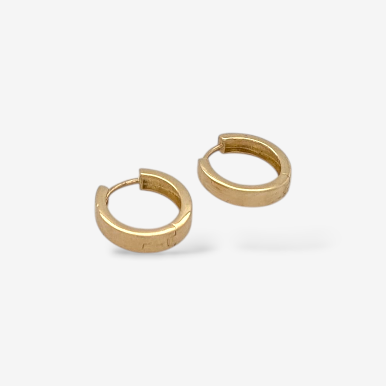 Huggies (13 mm) Tubo Rectangular (3.26 mm) - Oro Amarillo 14Kts