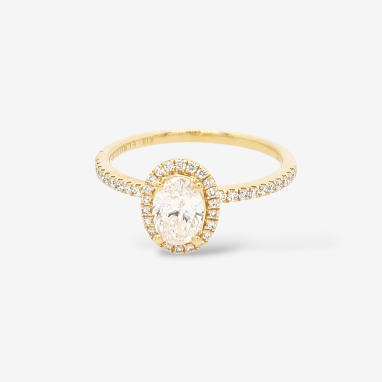 Anillo (0.56 Ct) Compromiso Labgrown Oval Halo & Aro de Diamantes Pave Naturales (0.20 Ct) - Oro Amarillo 18Kts