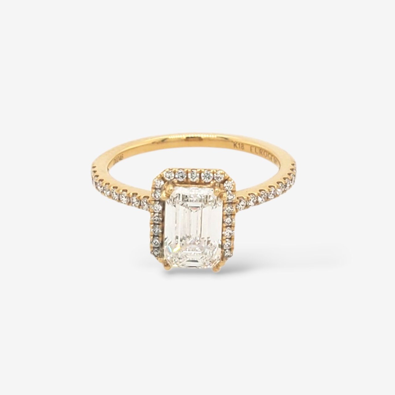 Anillo (1.04 Ct) Compromiso Diamante Labgrown Emerald c/ Halo & Aro Diamantes Pave - Oro Amarillo 18Kts