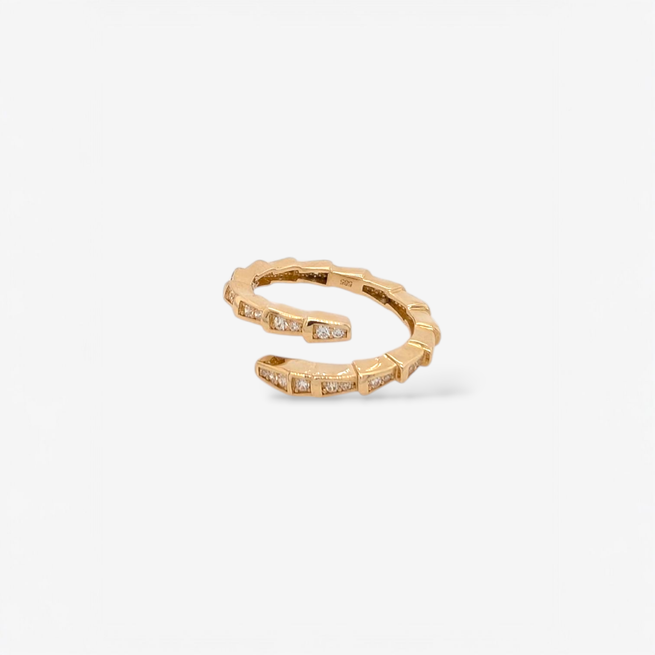 Anillo (2.8 mm) Abierto Estilo Serpiente c/ Detalles en Zircones Pave  - Oro Amarillo 14Kts