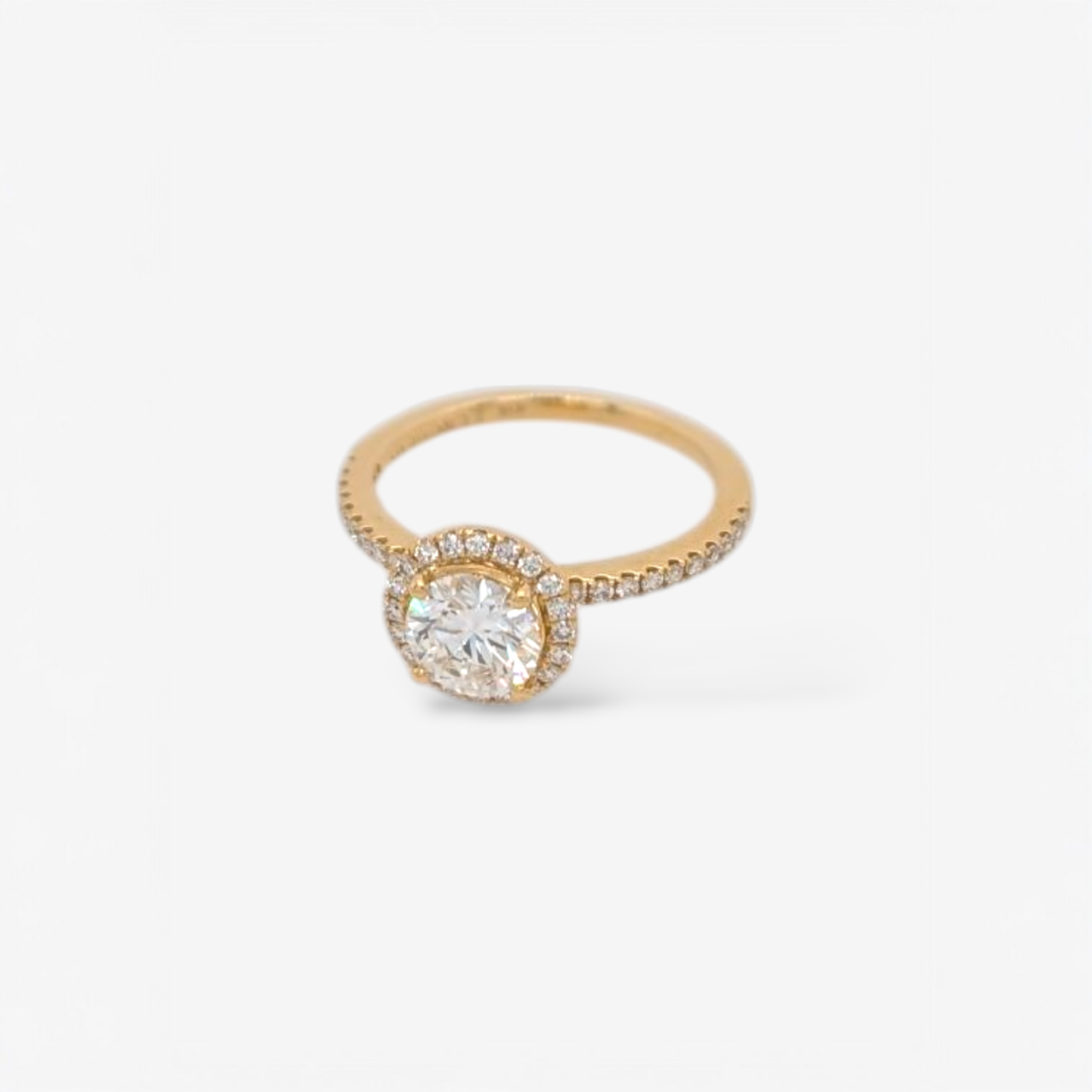 Anillo (0.82 Ct) Compromiso Diamante Redondo Labgrown c/ Halo & Aro de Diamantes (0.20 Ct) - Oro Amarillo 18Kts