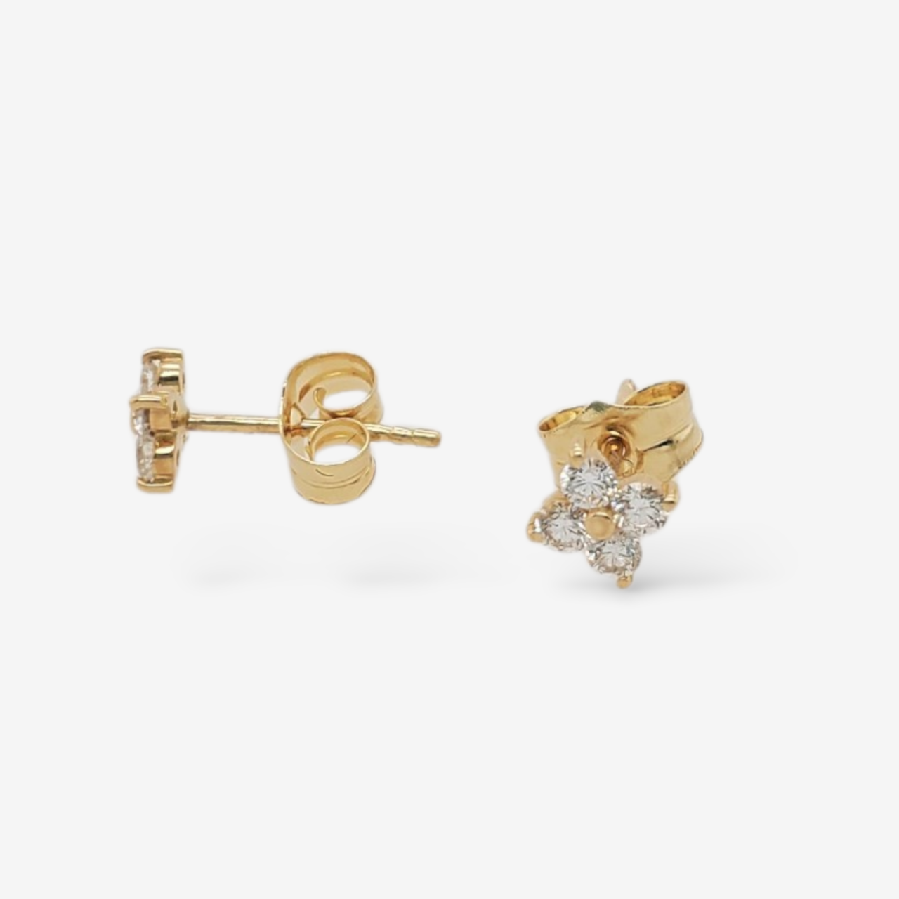 Zarcillos (0.10 Ct) Post Treboles Diamantes Naturales (5.5 x 5.5 mm) - Oro Amarillo 18Kts