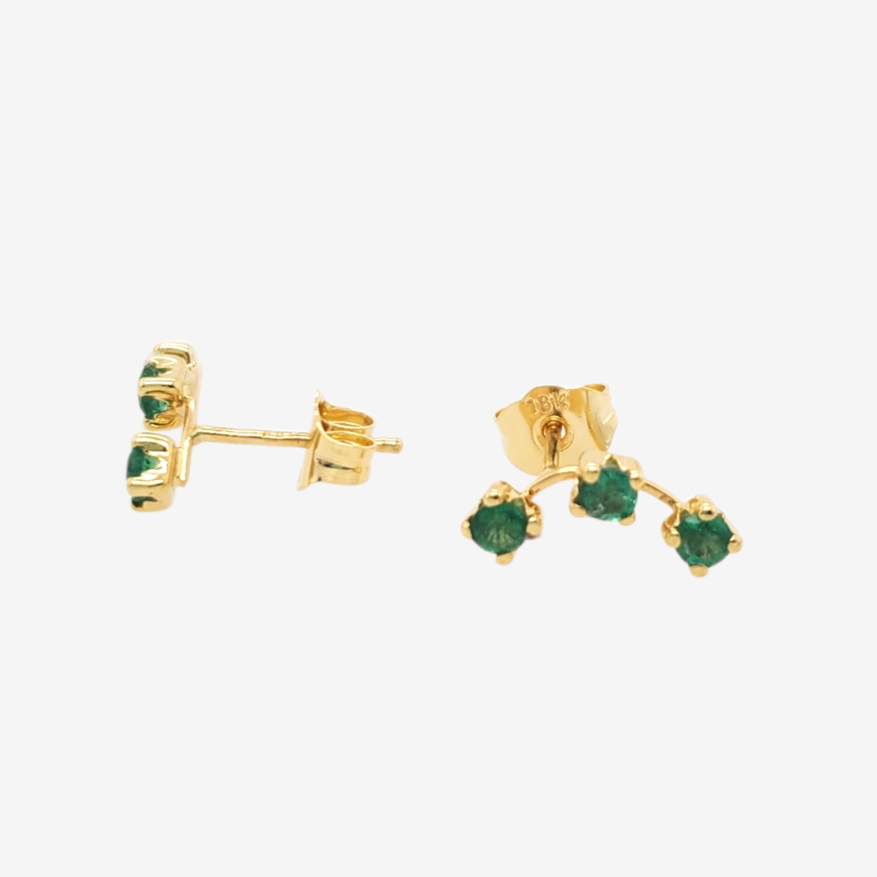 Zarcillos (0.60 Ct) Post 3 Esmeraldas 4 Prongs en Linea (11 x 4 mm) - Oro Amarillo 18Kts