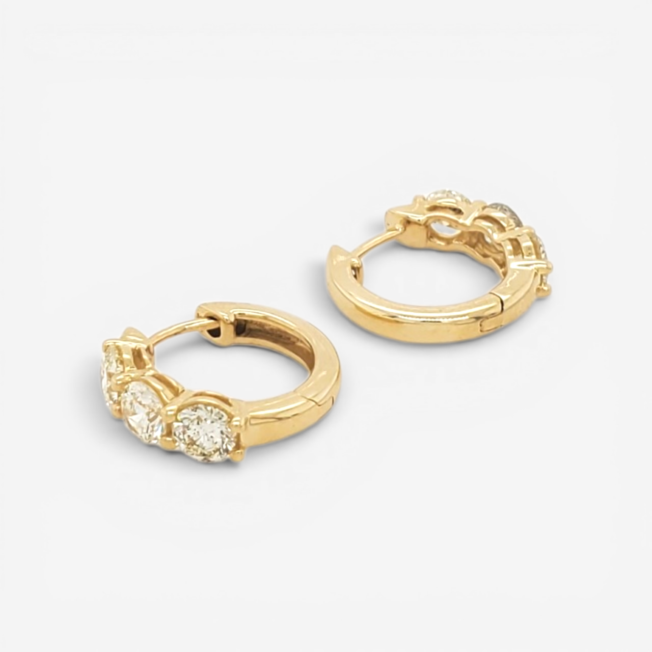 Huggies (13 mm) c/ 3 Diamantes Naturales (1 Ct) 4 Prongs (3.5 mm) - Oro Amarillo 14Kts