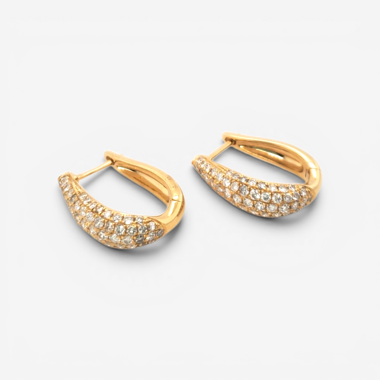 Zarcillos (18 x 14 mm)  Huggies (5 mm) Gotas c/ Diamantes Naturales Pavé (1.10 Ct) - Oro Amarillo 14Kts