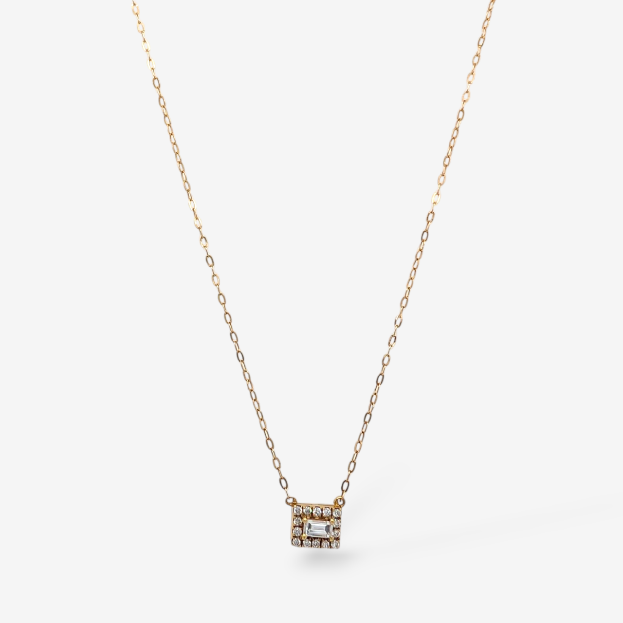 Cadena (40 cm) Fina Cable c/ Diamante Natural Baguette & Halo de Diamantes c/ Cierre Spring - Oro Amarillo 18Kts