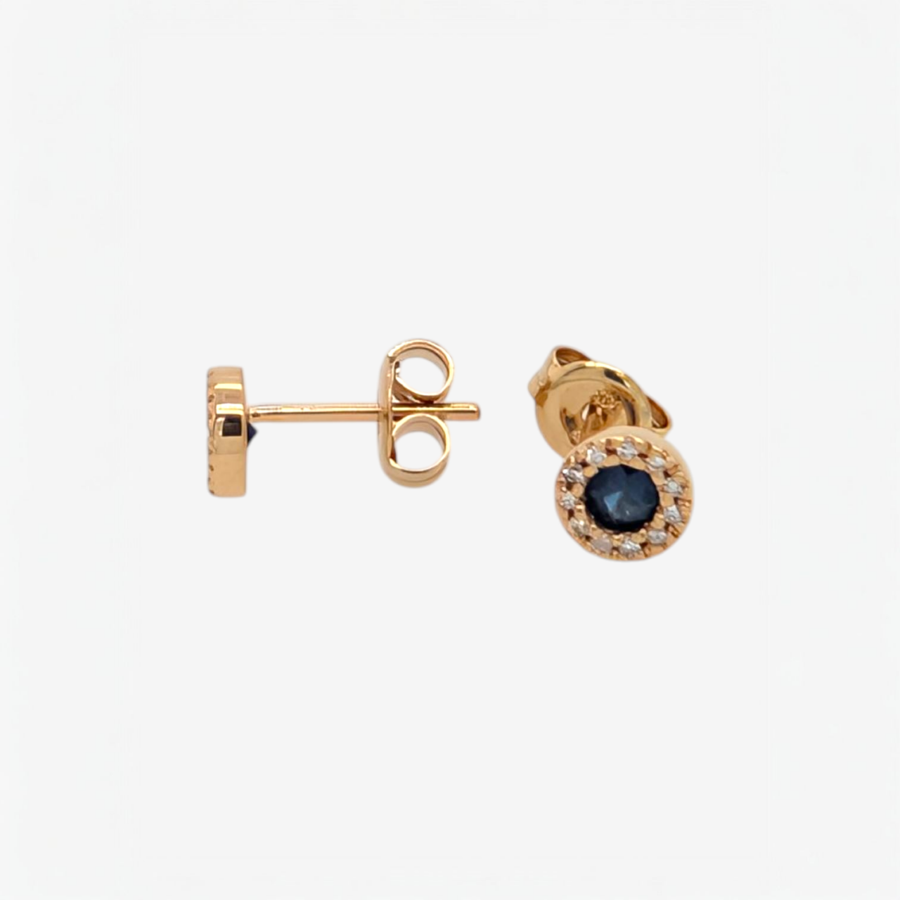 Zarcillos (0.08 Ct) Post Zafiro Azul Redondo c/ Halo de Diamantes (5.5 mm) - Oro Amarillo 14Kts