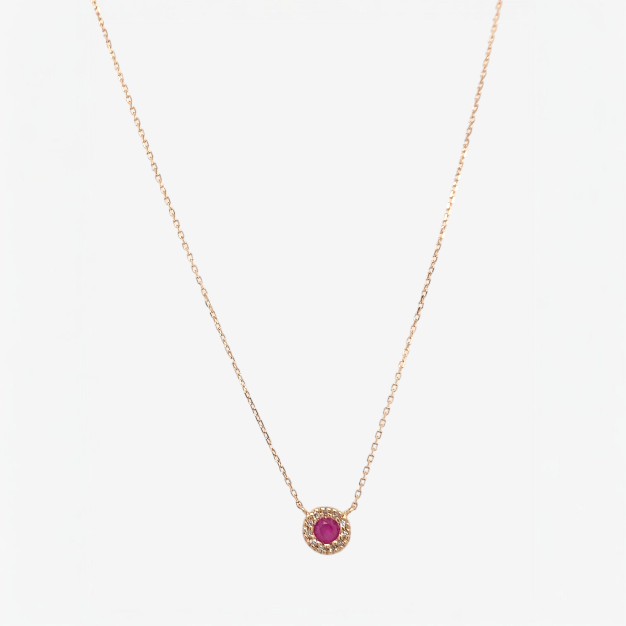 Cadena (45 cm) Fina Cable c/ Rubi Redondo (0.14 Ct) & Halo de Diamantes c/ Cierre Spring - Oro Amarillo 14Kts