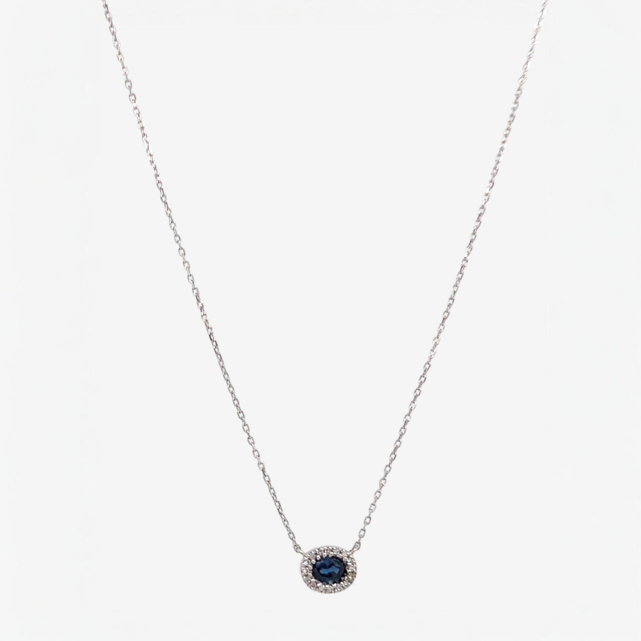 Cadena (45 cm) Fina Cable c/ Zafiro Azul (0.18 Ct) & Halo de Diamantes (0.03 Ct) c/ Cierre Spring - Oro Blanco 14Kts