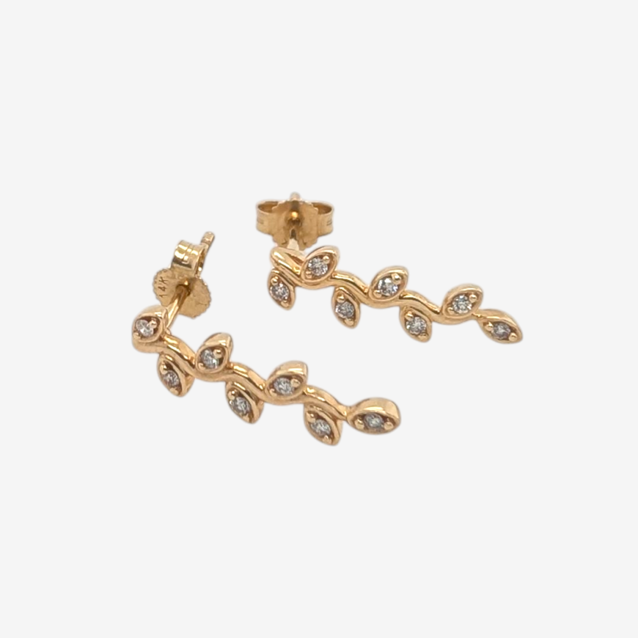 Zarcillos (17.3 x 5.4 mm) Post Hojitas c/ Diamantes Naturales (0.13 Ct) - Oro Amarillo 14Kts