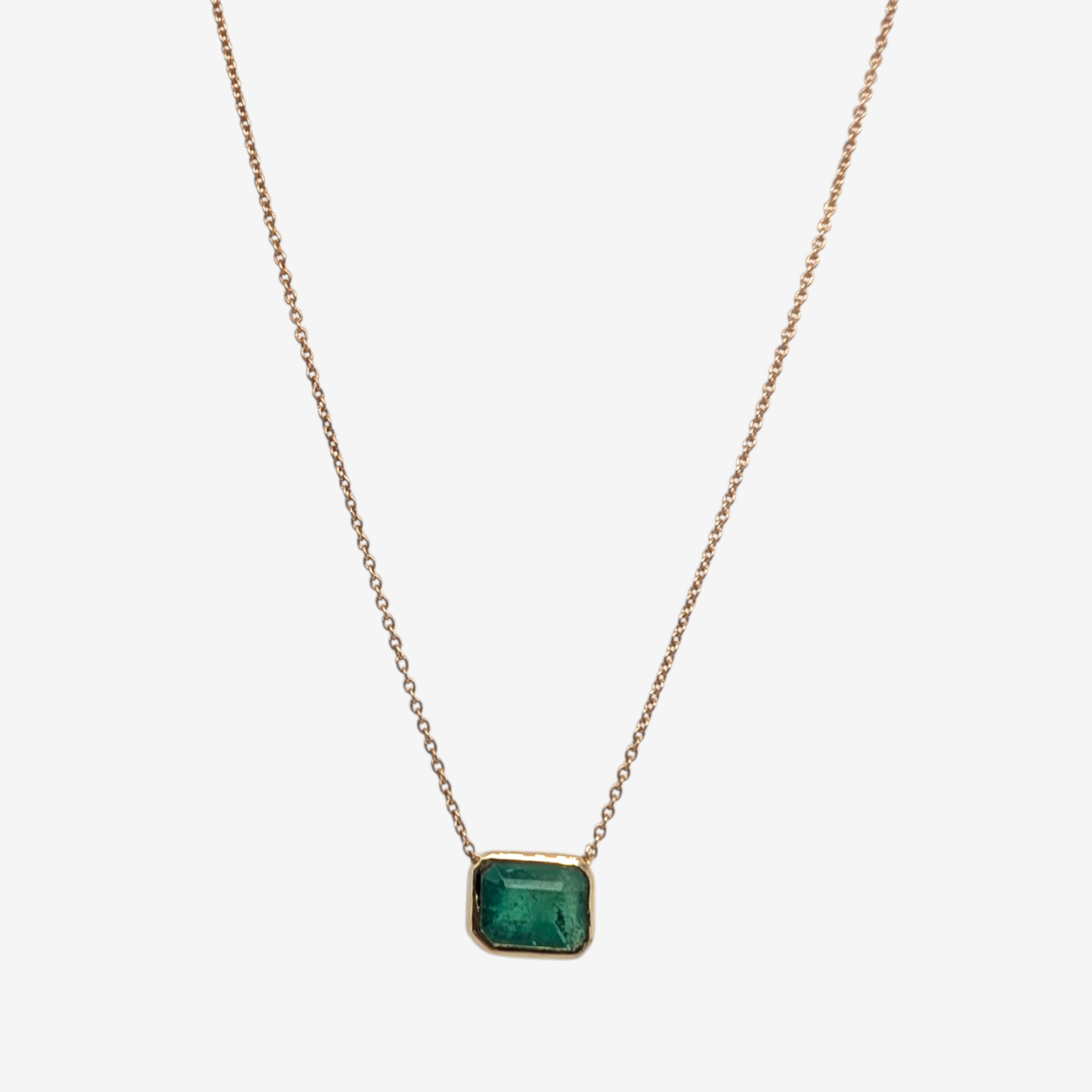 Cadena (45 cm) Fina Cable c/ Esmeralda Rectangular (1.32 Ct) Cierre Spring c/ Tres Ajustes - Oro Amarillo 14Kts