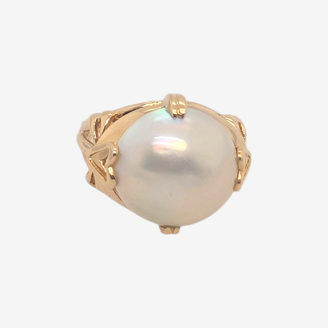 Anillo (13 mm) Perla Mabe c/ Corazones Laterales Calados - Oro Amarillo 18Kts