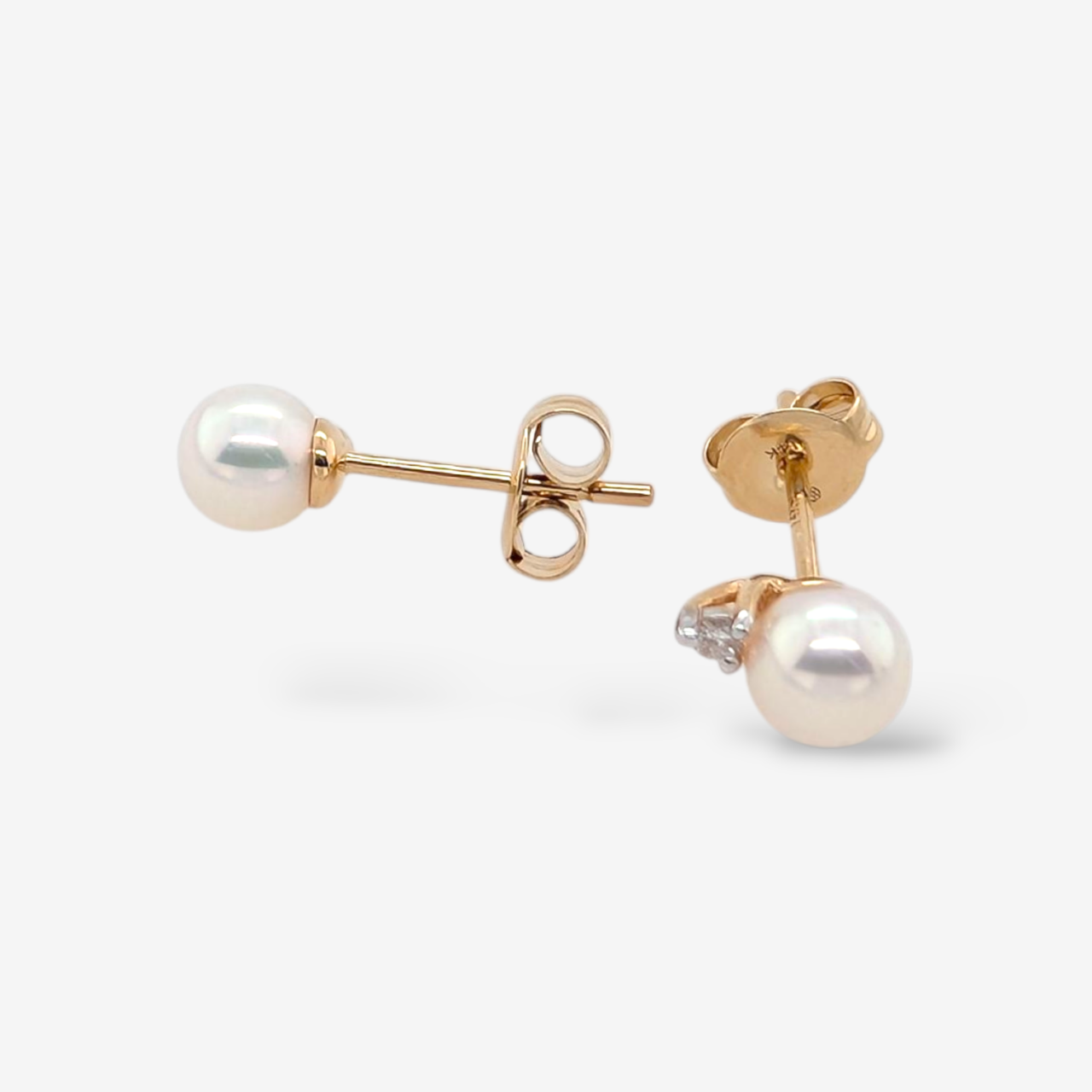 Zarcillos (5 mm) Post Perla Cultivada c/ Diamante Natural c/ Tres Prongs (0,03 Ct) - Oro Amarillo 14Kts